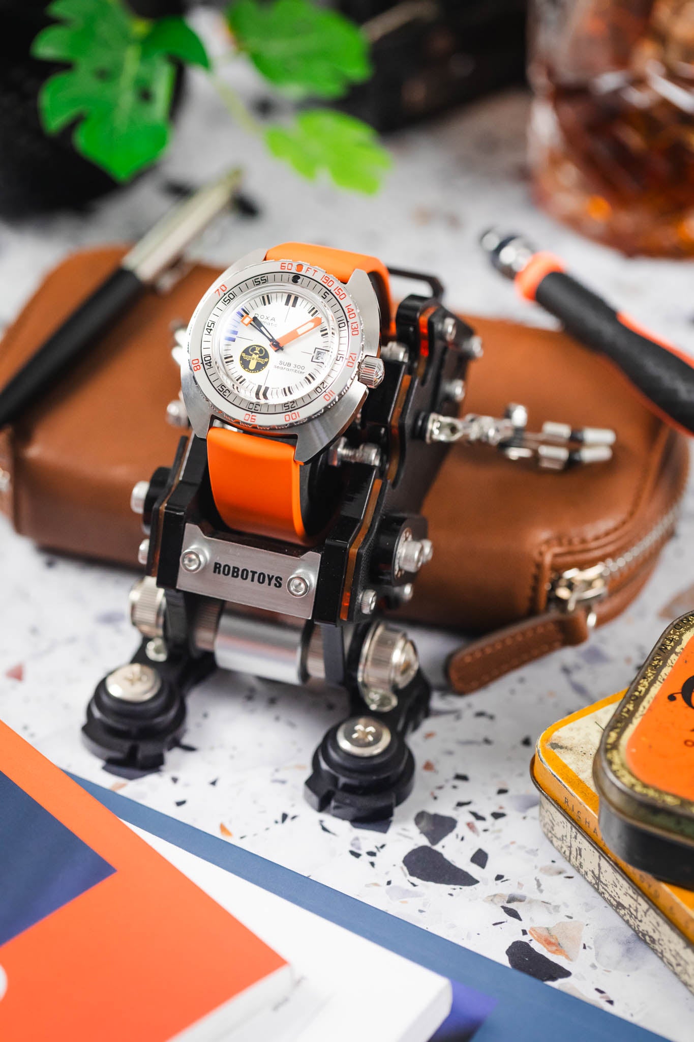 ROBOTOYS - DAVE - SAFFIANO BLACK - Apple & Galaxy Watch Charger