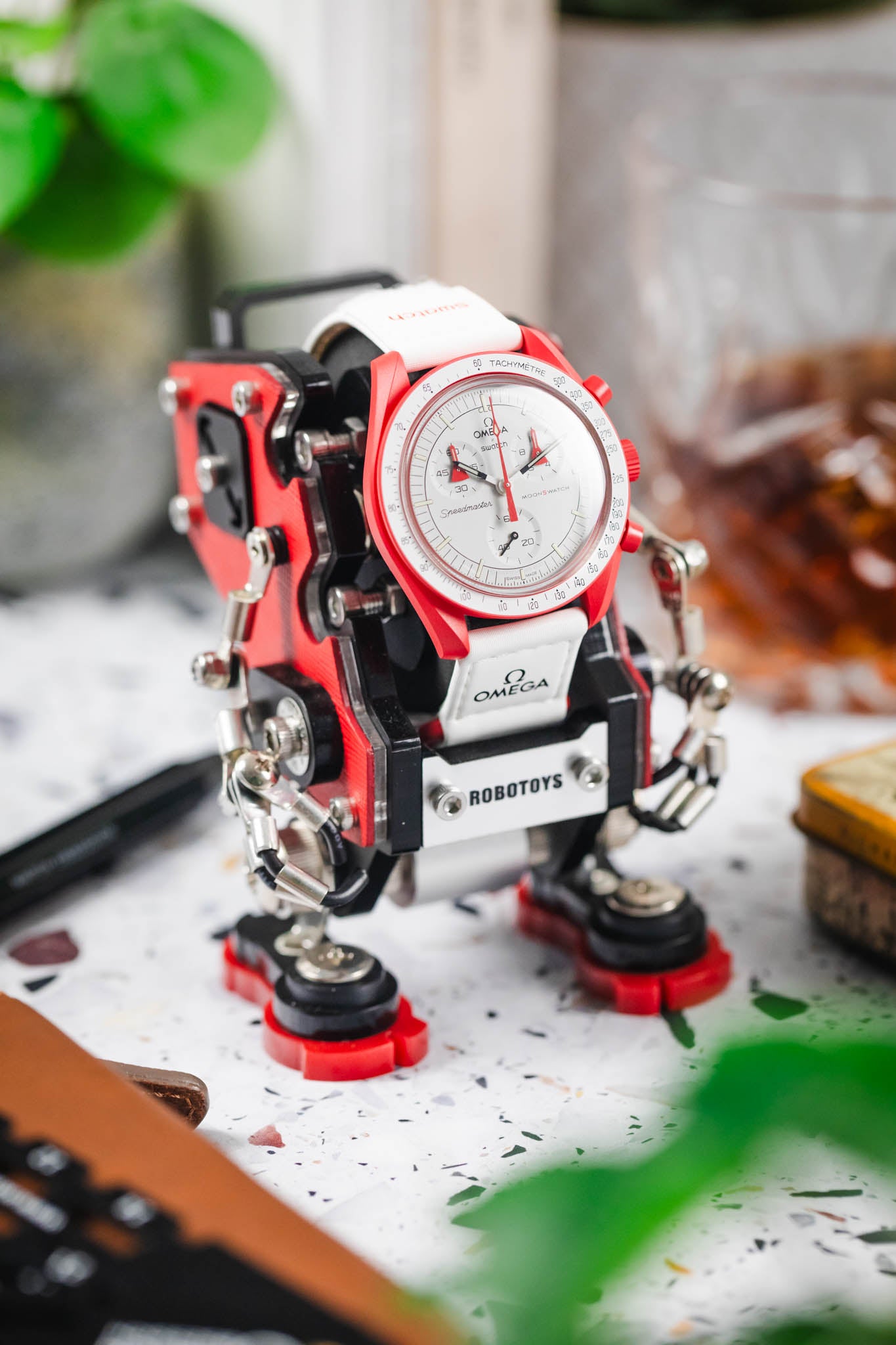 ROBOTOYS - DAVE - SAFFIANO RED - Apple & Galaxy Watch Charger