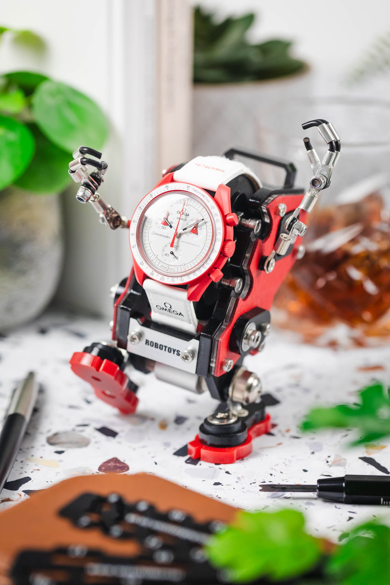 ROBOTOYS - DAVE - SAFFIANO RED - Apple & Galaxy Watch Charger