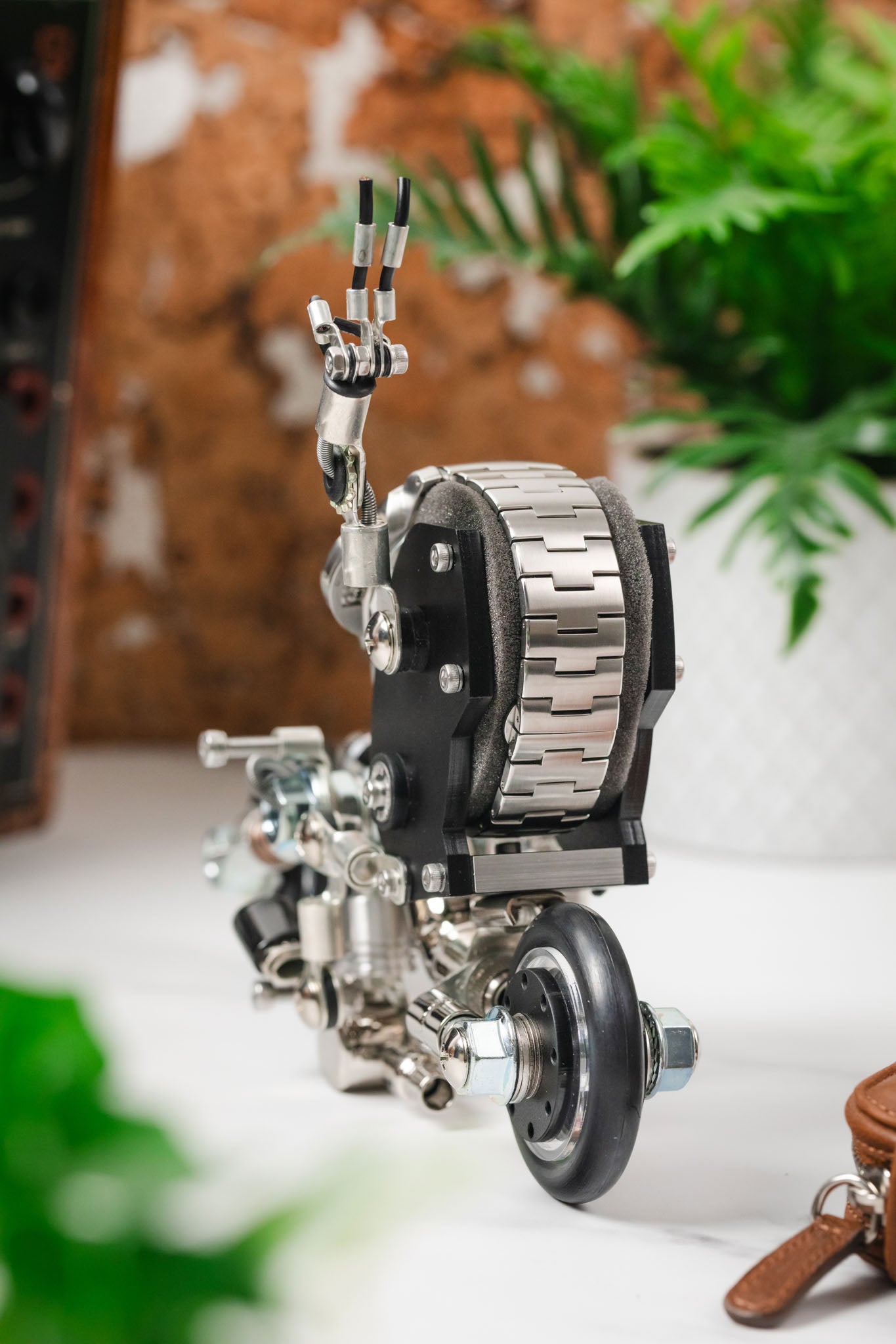 ROBOTOYS - 'HARLEY' ROBOT BIKER- Watch holder